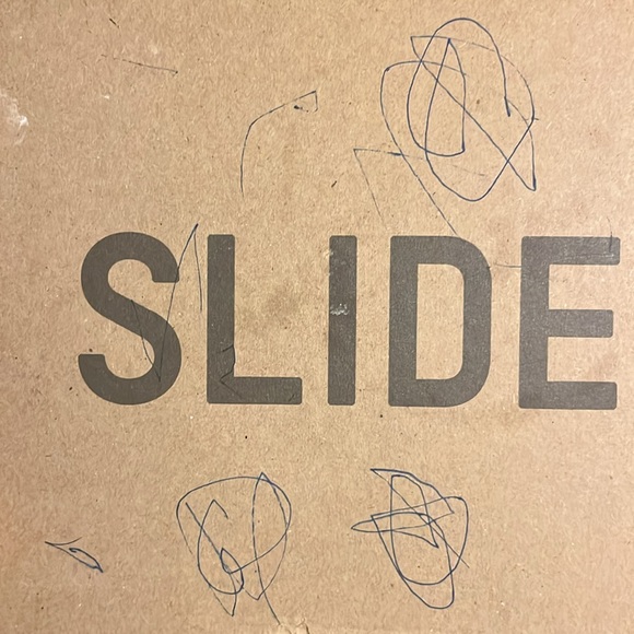 Yeezy slides 6 - Picture 3 of 4